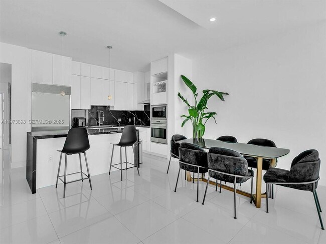 2020 N Bayshore Dr in Miami, FL - Building Photo - Building Photo