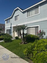 13611 Kornblum Ave. in Hawthorne, CA - Foto de edificio - Building Photo