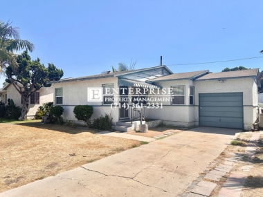 114 W MacArthur Manor in Anaheim, CA - Building Photo - Building Photo