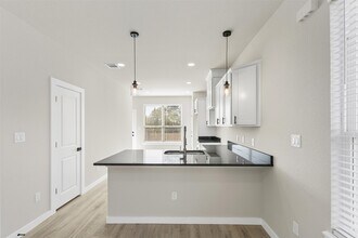 1504 Clay St in Brenham, TX - Building Photo - Building Photo