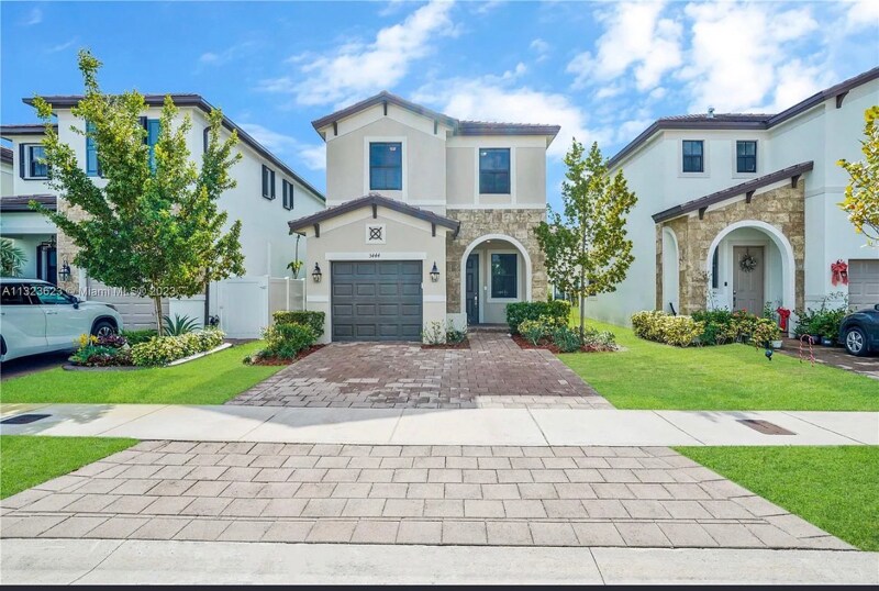 3440 W 110th St in Hialeah, FL - Foto de edificio