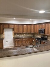 10921 Whipple St in Los Angeles, CA - Building Photo - Building Photo