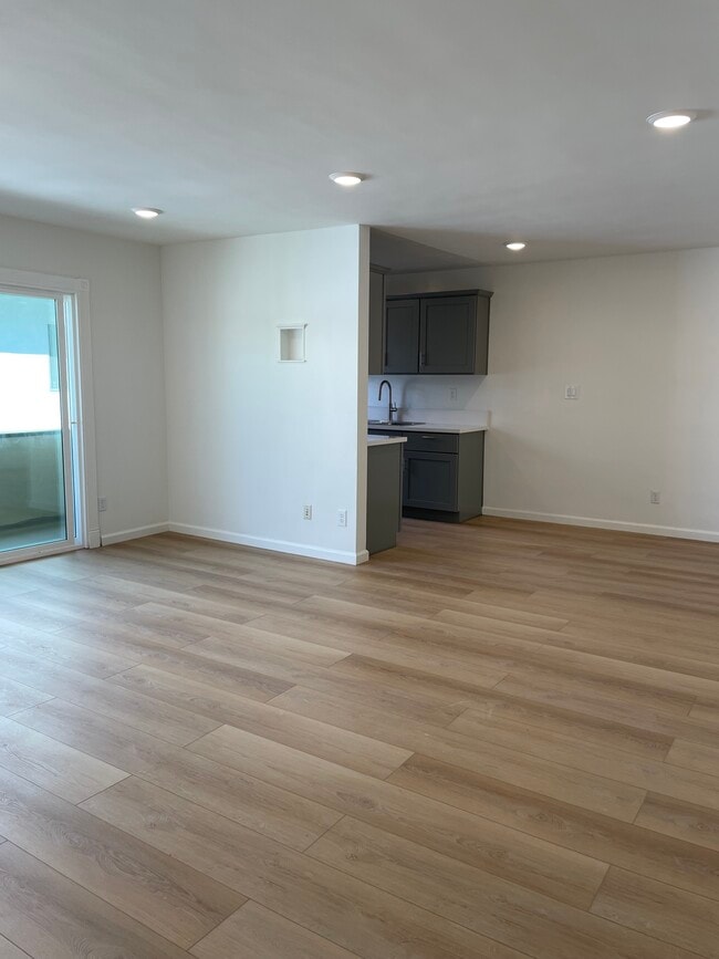 2450 Purdue Ave, Unit #5 in Los Angeles, CA - Foto de edificio - Building Photo