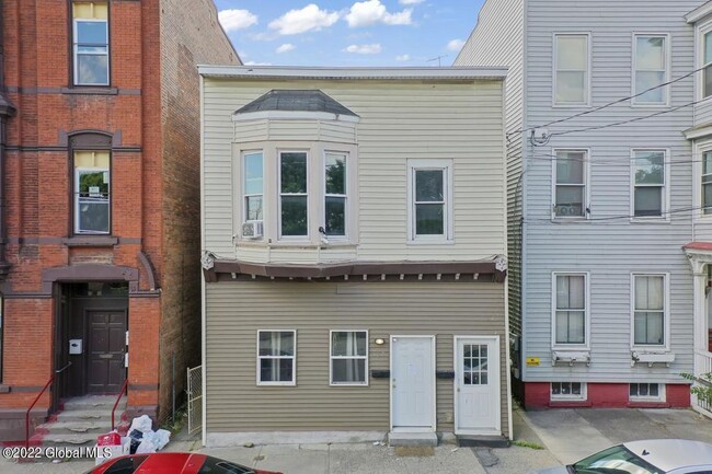 167 Main St, Unit 1 in Cohoes, NY - Building Photo - Building Photo