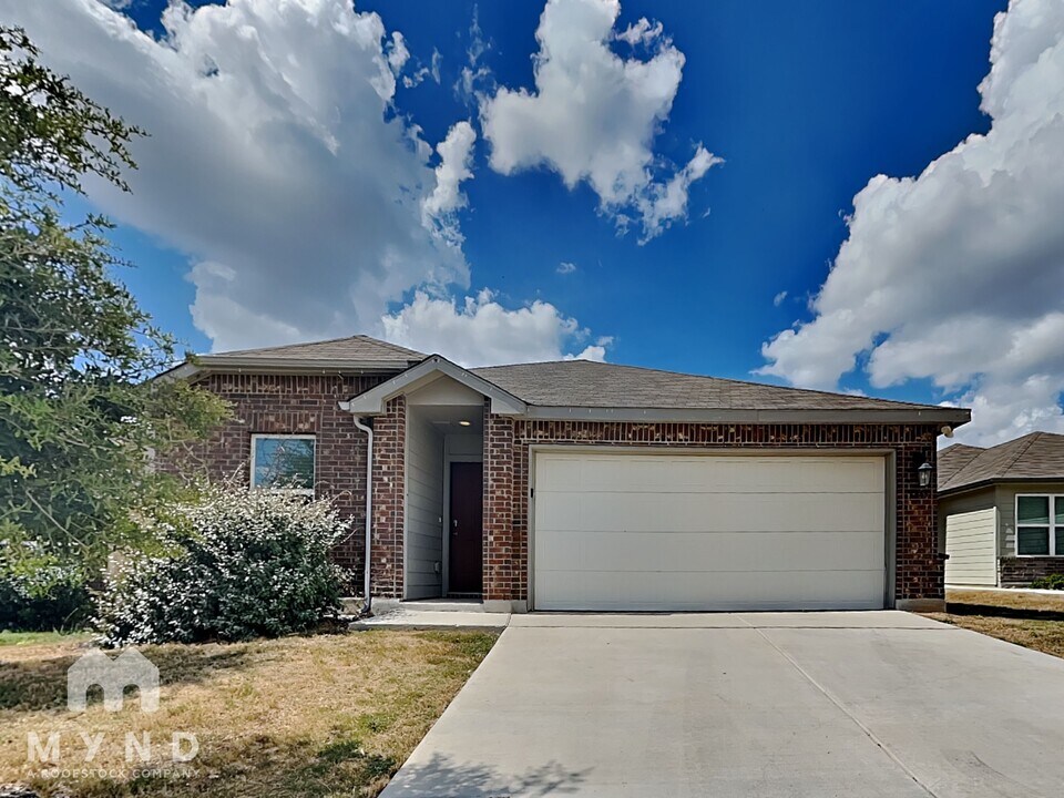 3943 Turning Pine Edge in Converse, TX - Building Photo