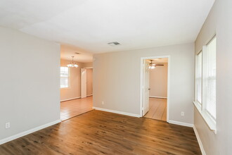 1202 Trimm Ave in Pasadena, TX - Building Photo - Building Photo