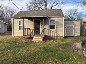 1711 W Thoman St in Springfield, MO - Building Photo