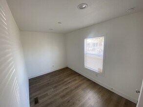 2060 N Center St in Mesa, AZ - Building Photo - Building Photo