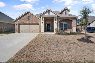 1202 Silver Oak Dr in Mansfield, TX - Foto de edificio - Building Photo