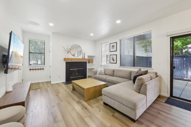 7104 Cross Creek Cir in Dublin, CA - Building Photo - Building Photo