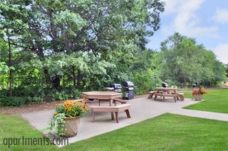 Edgewater Apartments in St. Cloud, MN - Building Photo - Building Photo