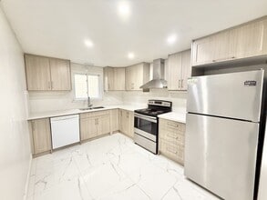475 Driftwood Dr in Kitchener, ON - Building Photo - Building Photo