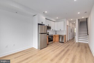 511 W York St in Philadelphia, PA - Building Photo