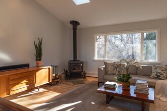 71 Island View Dr W in Sag Harbor, NY - Building Photo - Building Photo