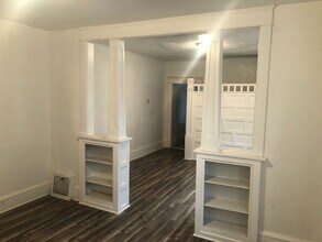 1127 Victory St in Akron, OH - Foto de edificio - Building Photo