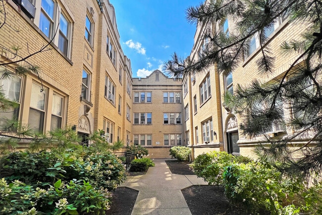 property at 2400 N Kilbourn Ave