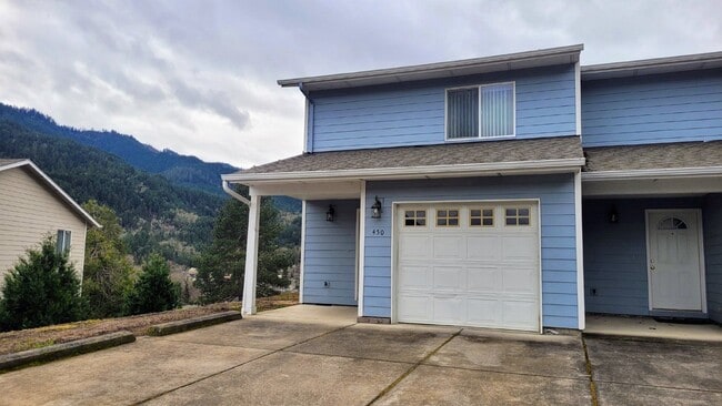 450 Maylea Pl in Canyonville, OR - Building Photo - Building Photo
