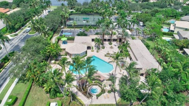 19305 Skyridge Cir in Boca Raton, FL - Building Photo - Building Photo