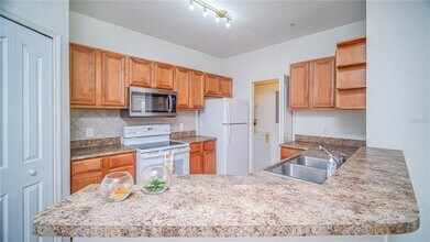 6149 Metrowest Blvd in Orlando, FL - Building Photo - Building Photo
