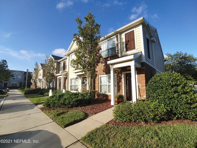 property at 8127 Summer Point Ct