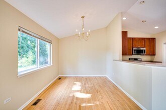 3147 Saganashke in Naperville, IL - Building Photo - Building Photo