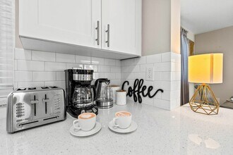 214 Seacrest Ln in Delray Beach, FL - Building Photo - Building Photo