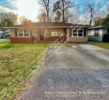 1945 N 23rd St in Beaumont, TX - Building Photo