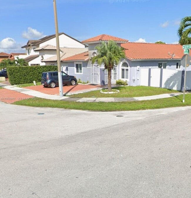 8701 NW 109th Terrace in Hialeah Gardens, FL - Building Photo - Building Photo
