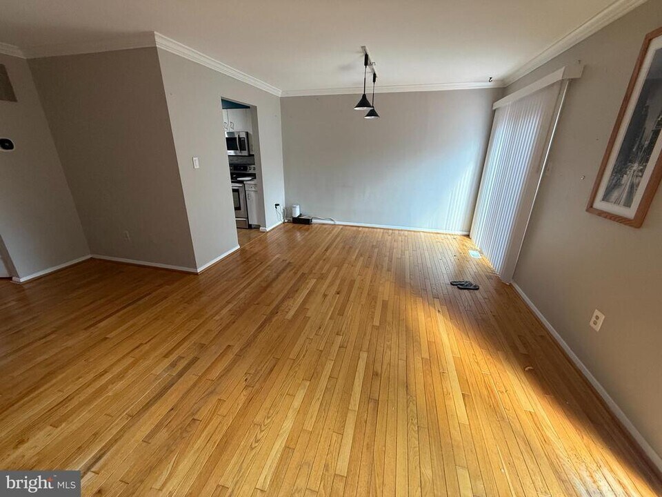 7804 Old Litchfield Ln in Ellicott City, MD - Building Photo