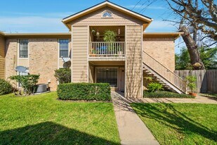 1311 Antoine Dr in Houston, TX - Building Photo