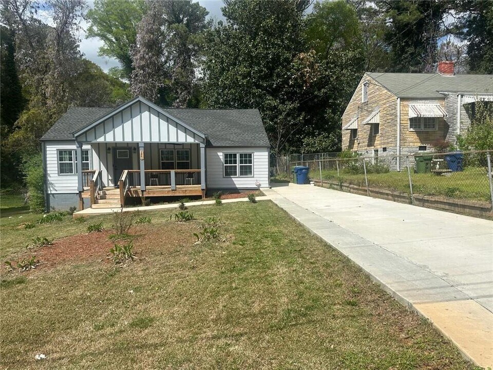 1841 Bayberry Dr SW in Atlanta, GA - Building Photo