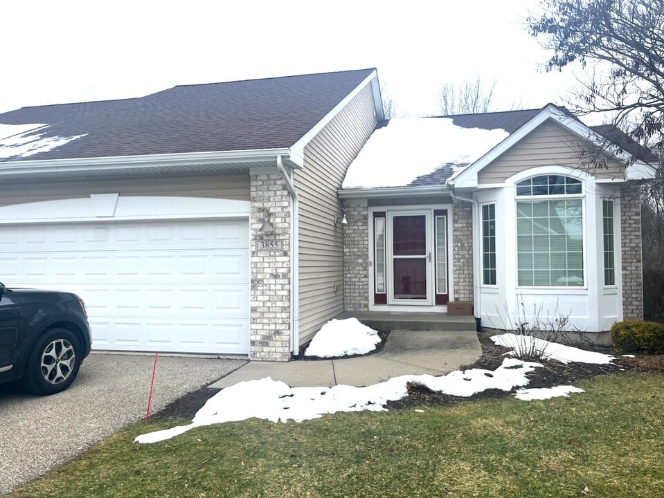 3855 Pemberton Dr SE in Grand Rapids, MI - Building Photo