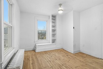 1210 Round Top St in Pittsburgh, PA - Building Photo - Building Photo