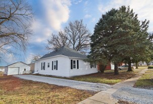 213 Iowa St in Murdock, NE - Building Photo