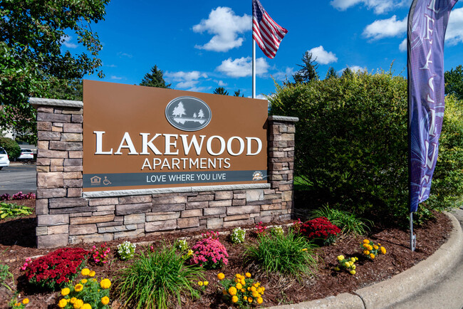 Lakewood Apartments photo'