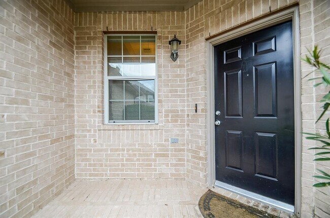 property at 2947 Meadowglen Crest