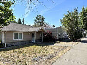 700-704 S Columbus Ave in Goldendale, WA - Building Photo - Building Photo