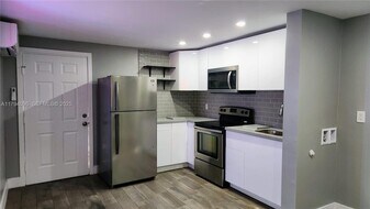 2489 SW 11th St in Miami, FL - Building Photo