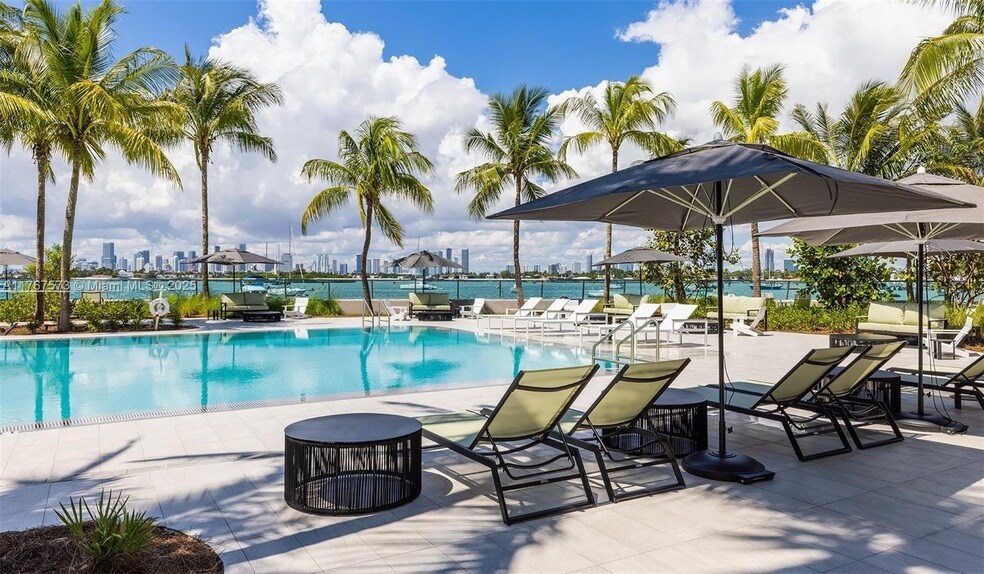 1500 Bay Rd, Unit N-0406 in Miami Beach, FL - Foto de edificio