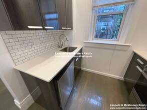 35 Peterborough St, Unit 12 in Boston, MA - Foto de edificio - Building Photo