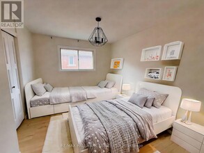 16 Arkley Crescent in Toronto, ON - Building Photo - Building Photo