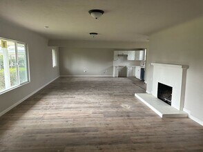 1724 McKinley Ave in Hanford, CA - Building Photo - Building Photo