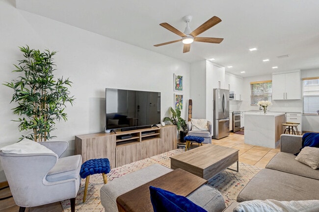 1545 Seagrape Way in Hollywood, FL - Building Photo - Building Photo