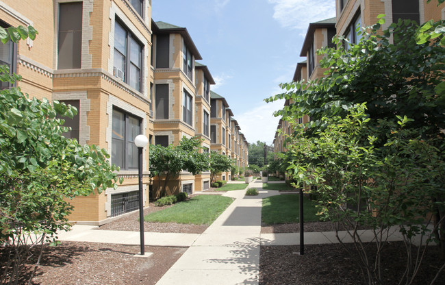 Wolcott Apartments in Chicago, IL - Building Photo - Building Photo