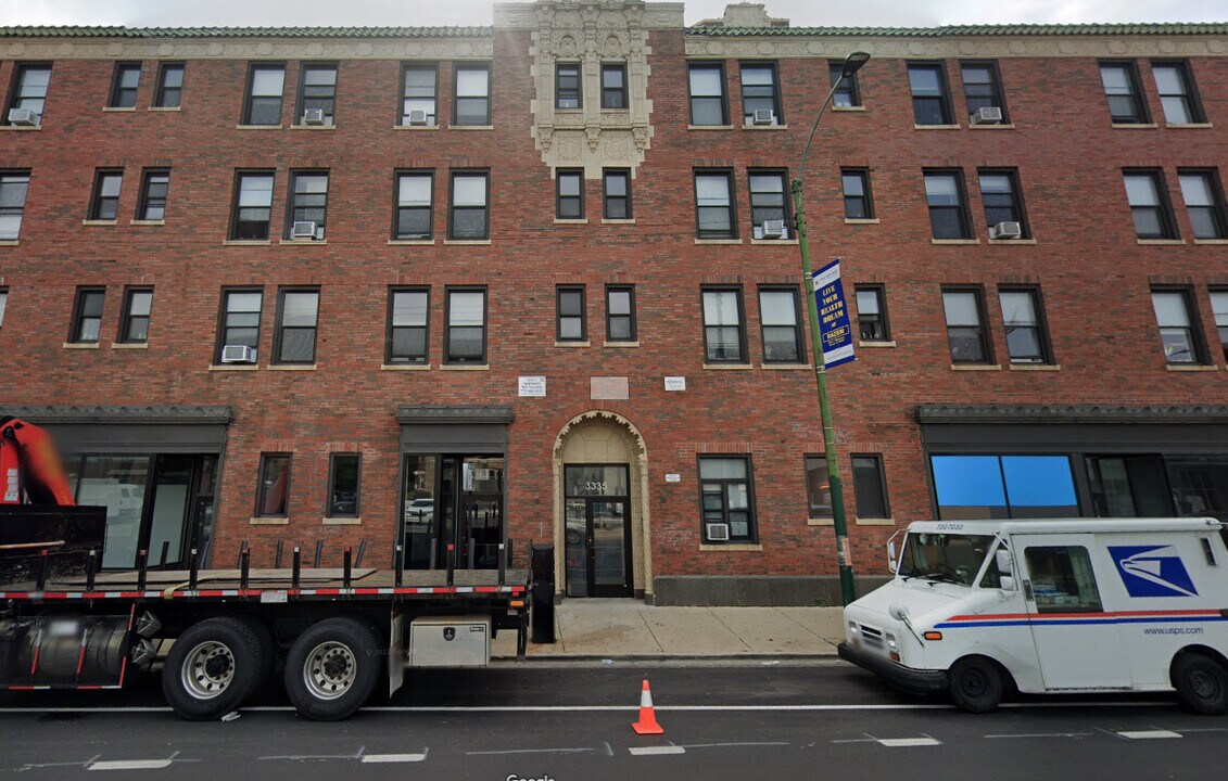3335 W Diversey Ave in Chicago, IL - Building Photo