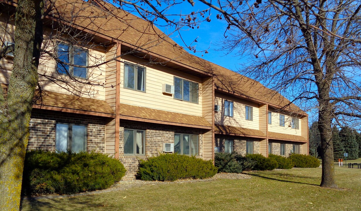 Pheasant Run Apartments in Fairmont, MN - Building Photo