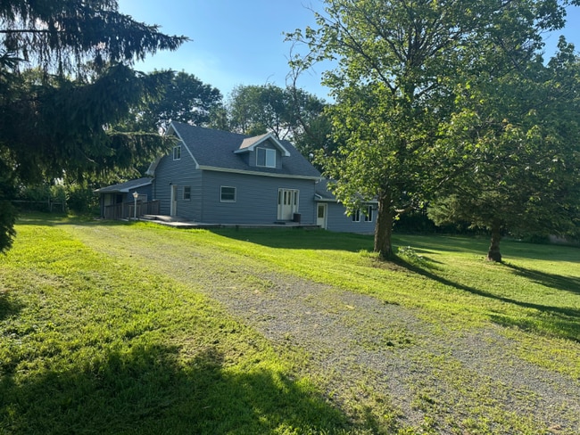 125 County Line St in Clear Lake, WI - Building Photo - Building Photo