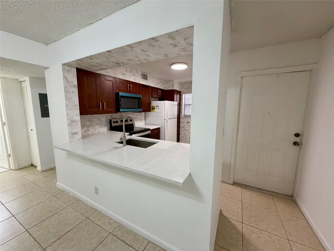 3355 Jaywood Ter, Unit J111 in Boca Raton, FL - Building Photo - Building Photo