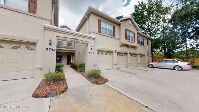 9744 Summer Grove Way W in Jacksonville, FL - Building Photo - Building Photo