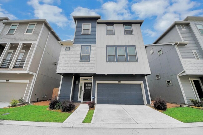 property at 2014 Windsor Meadow Trace